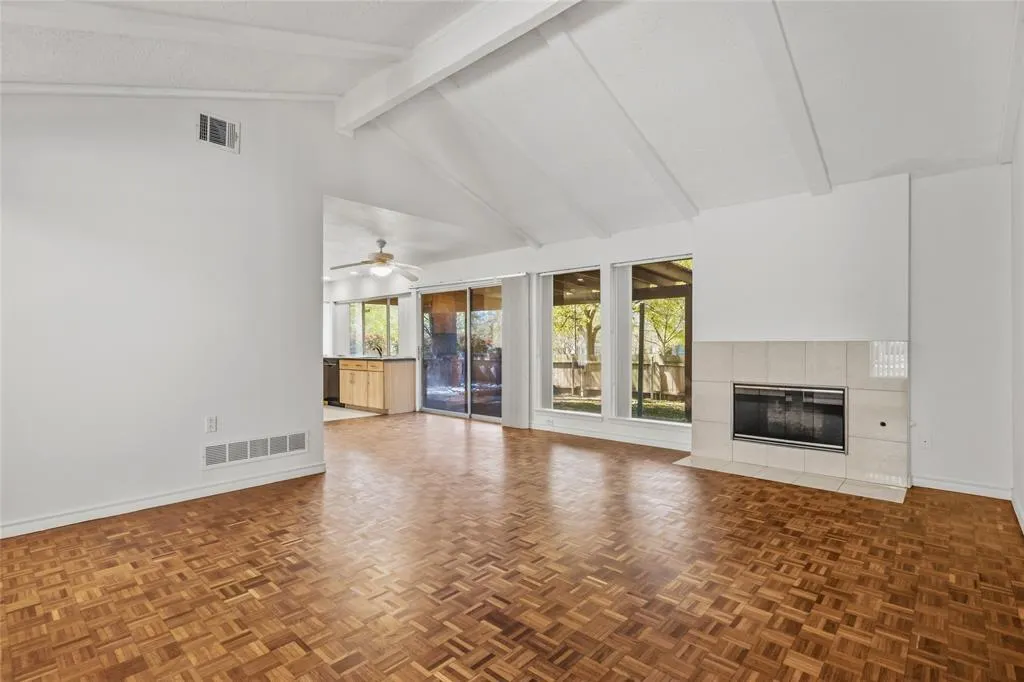 15721 mapleview