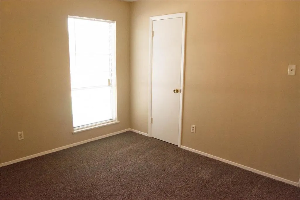 2800 Sayles Boulevard #18 B