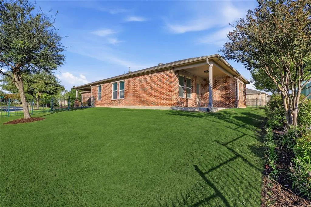 311 Mariposa Lane