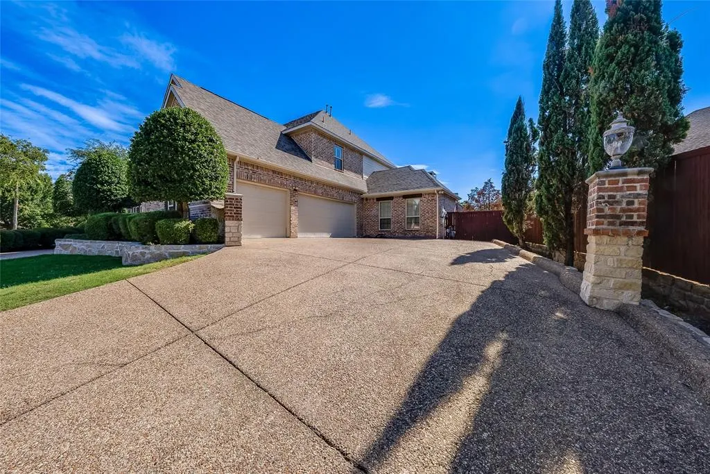 6705 Thorntree Drive