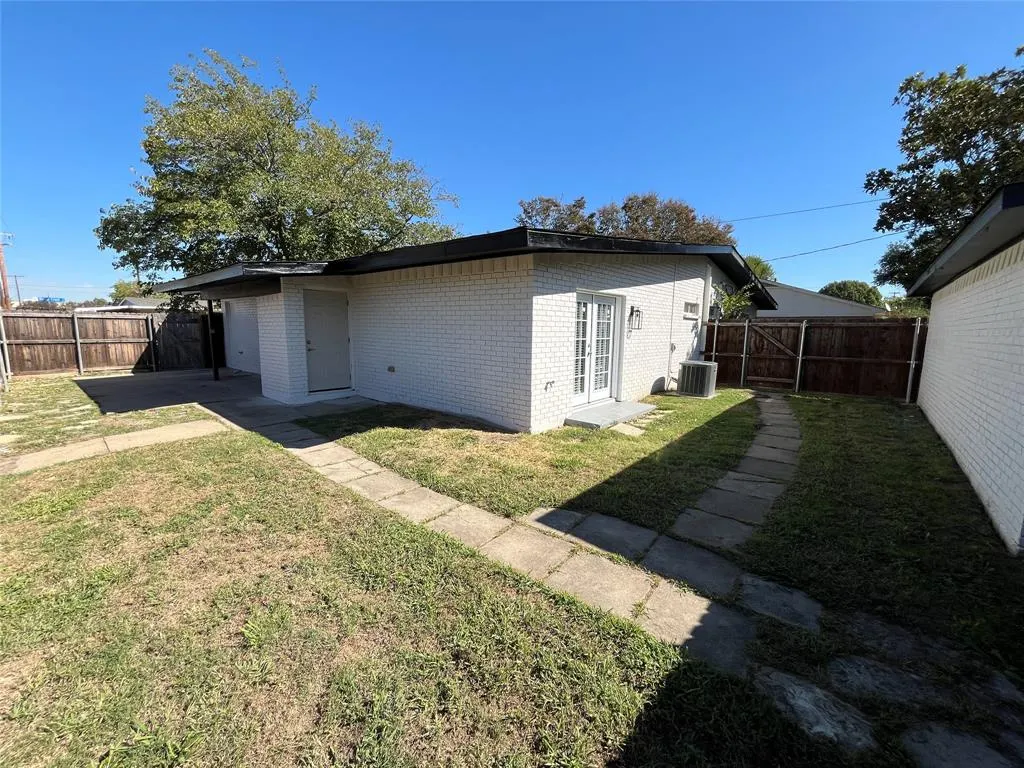 600 Royal Crest Drive