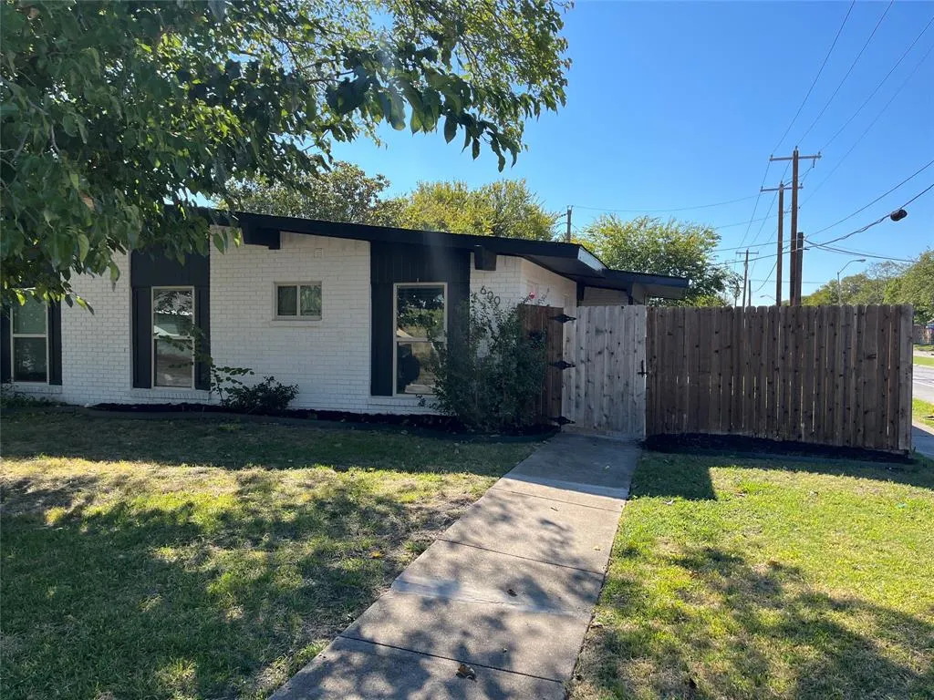 600 Royal Crest Drive