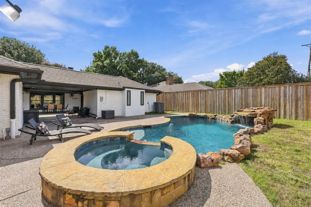 10255 Chimney Hill Lane