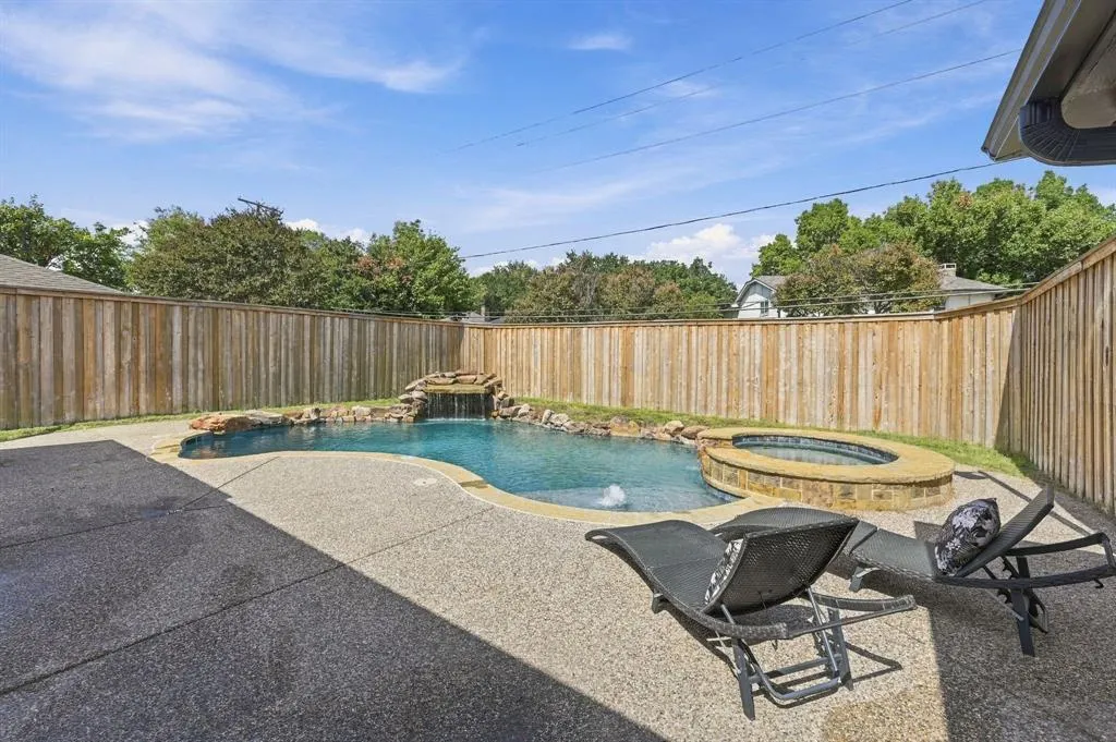 10255 Chimney Hill Lane