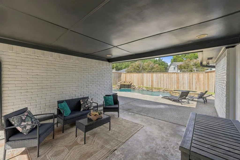 10255 Chimney Hill Lane