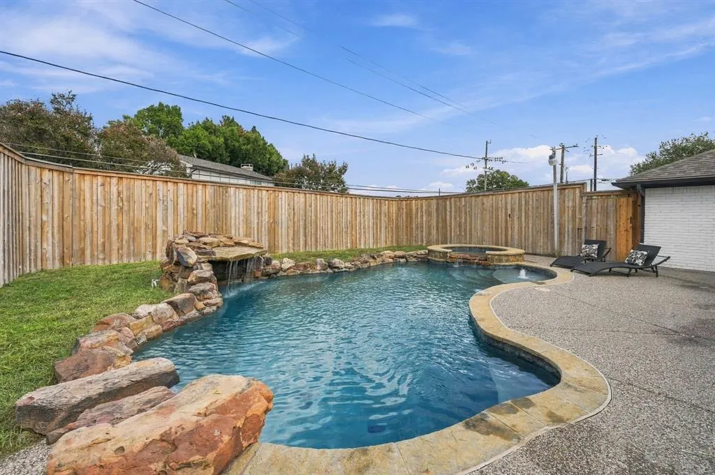 10255 Chimney Hill Lane