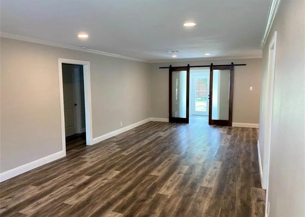 4906 W Mockingbird Lane