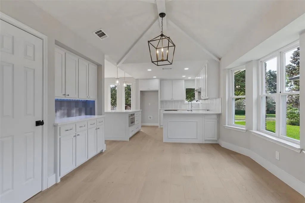 1909 Chestnut Hill Lane