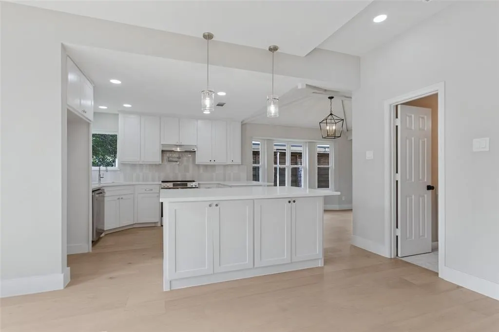 1909 Chestnut Hill Lane