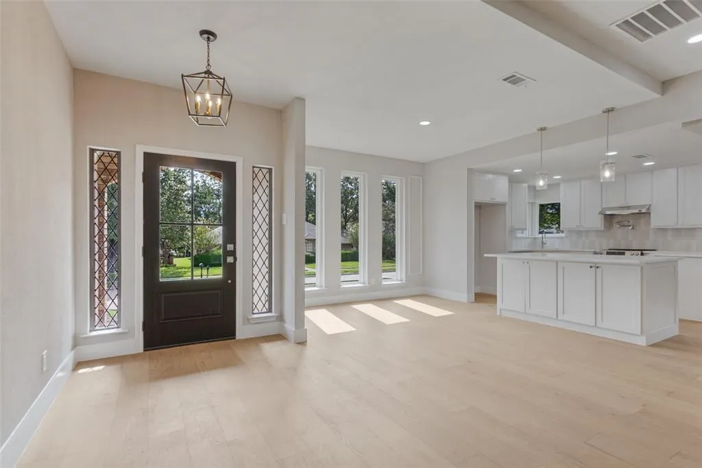 1909 Chestnut Hill Lane