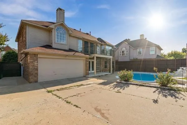 220 Cove Drive