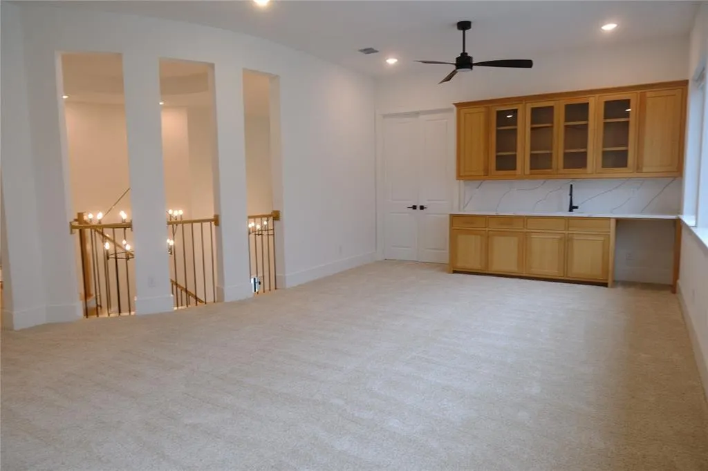 10694 Hollydale Lane