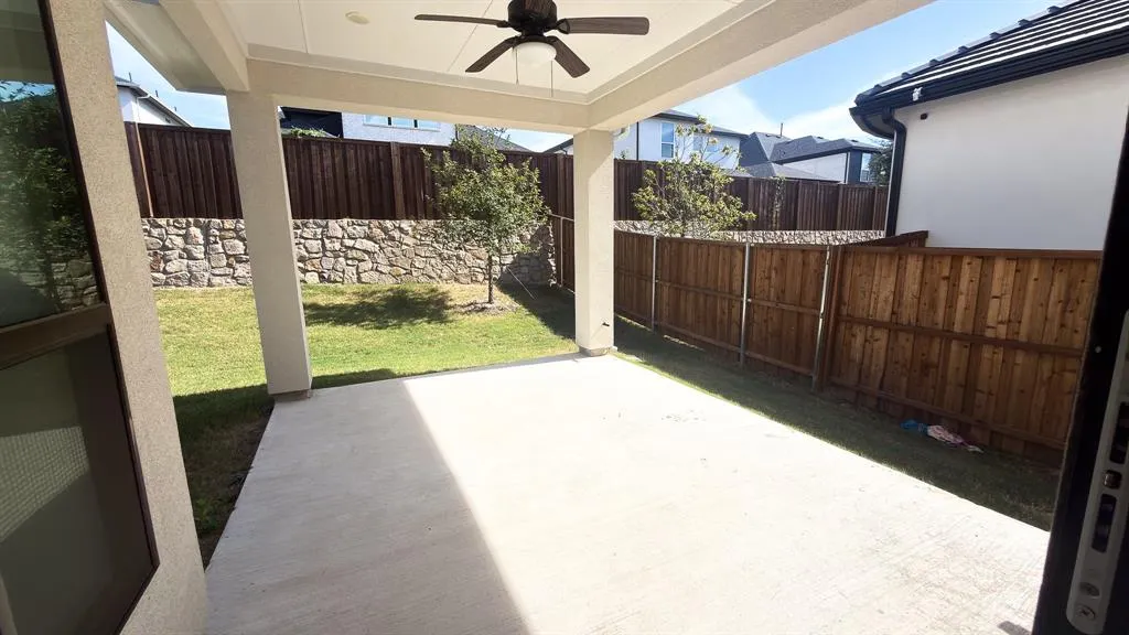 10694 Hollydale Lane