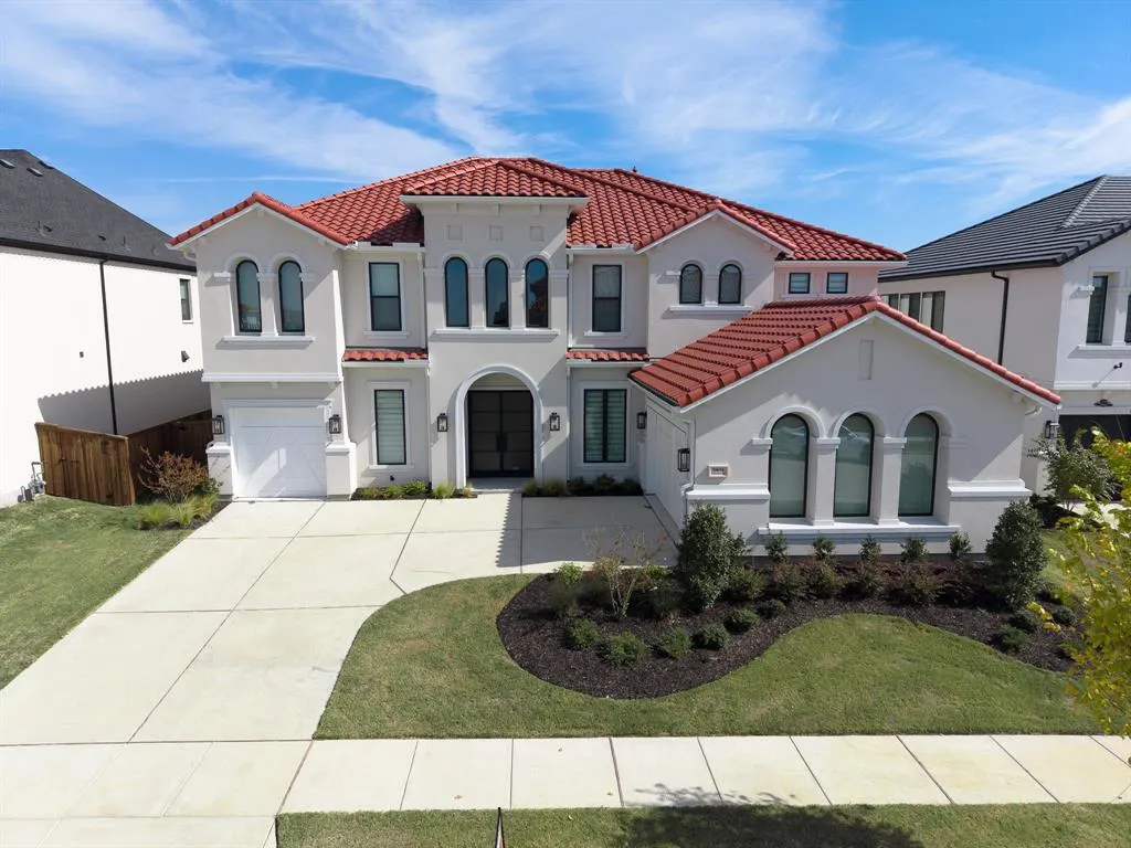 10694 Hollydale Lane