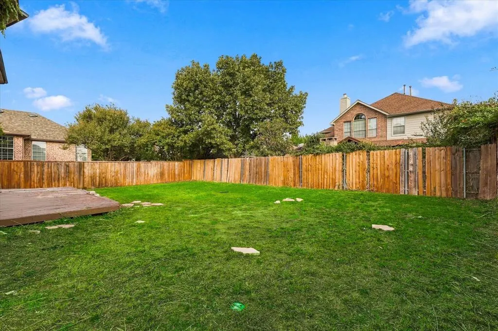 2621 Whispering Trail
