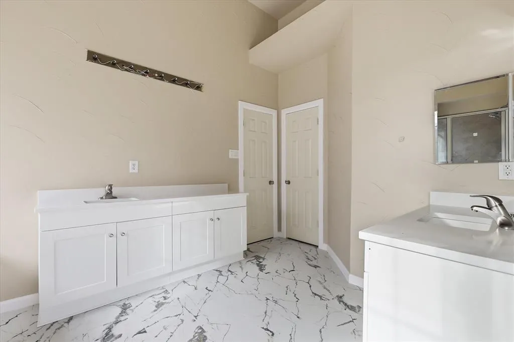 2621 Whispering Trail