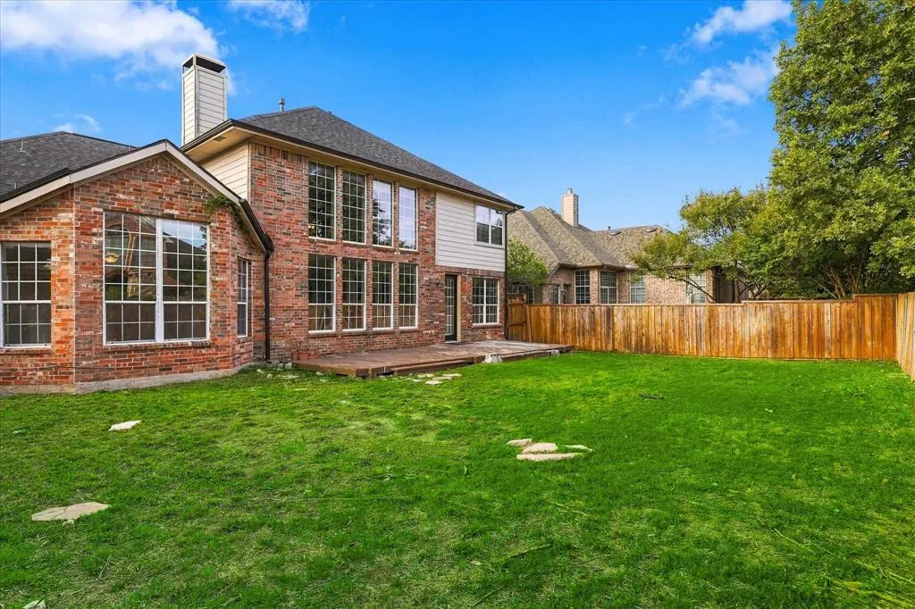 2621 Whispering Trail