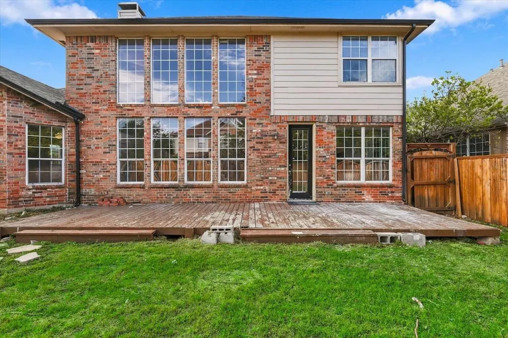 2621 Whispering Trail