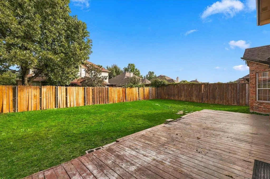 2621 Whispering Trail