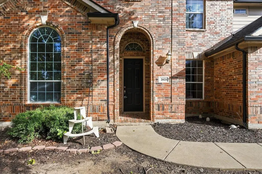 2621 Whispering Trail