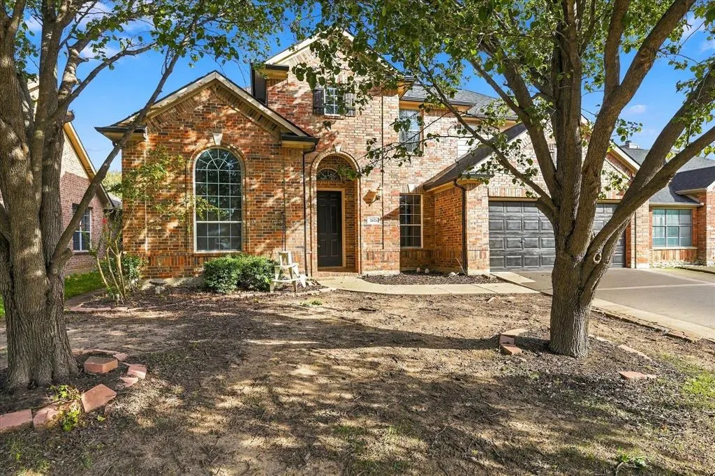 2621 Whispering Trail