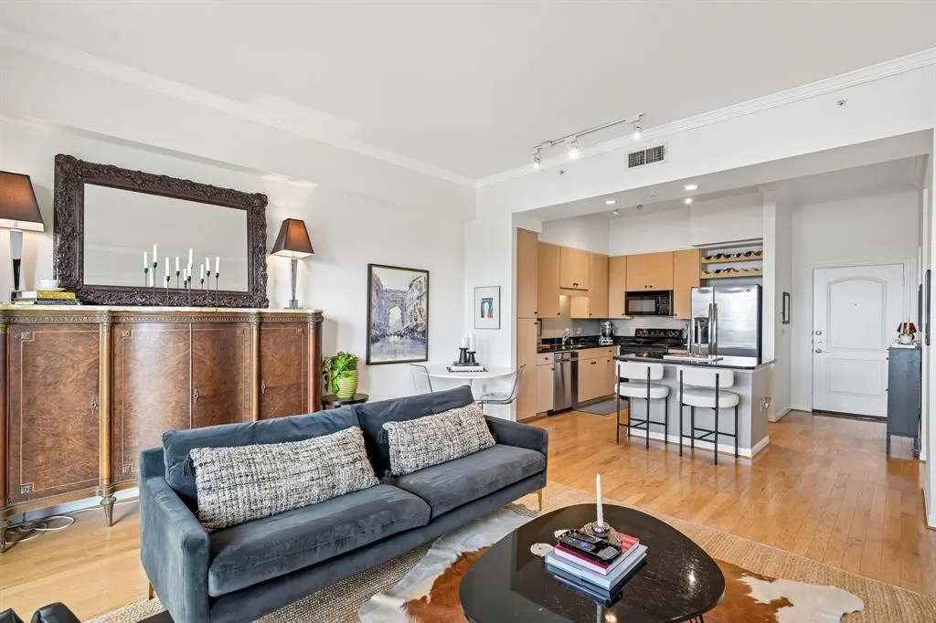 3225 Turtle Creek Boulevard #914