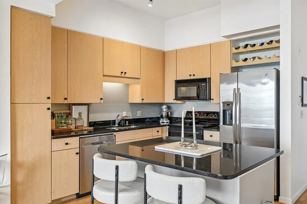 3225 Turtle Creek Boulevard #914