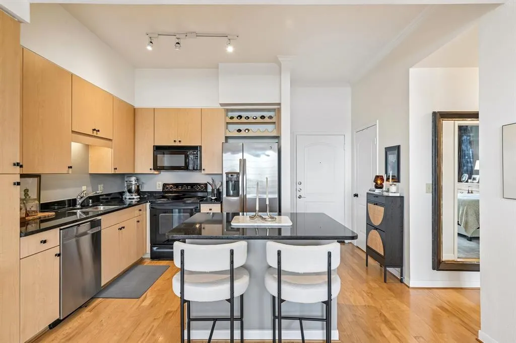 3225 Turtle Creek Boulevard #914