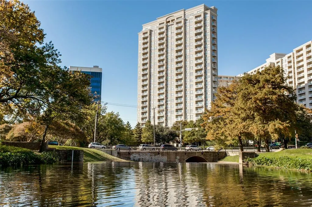 3225 Turtle Creek Boulevard #914