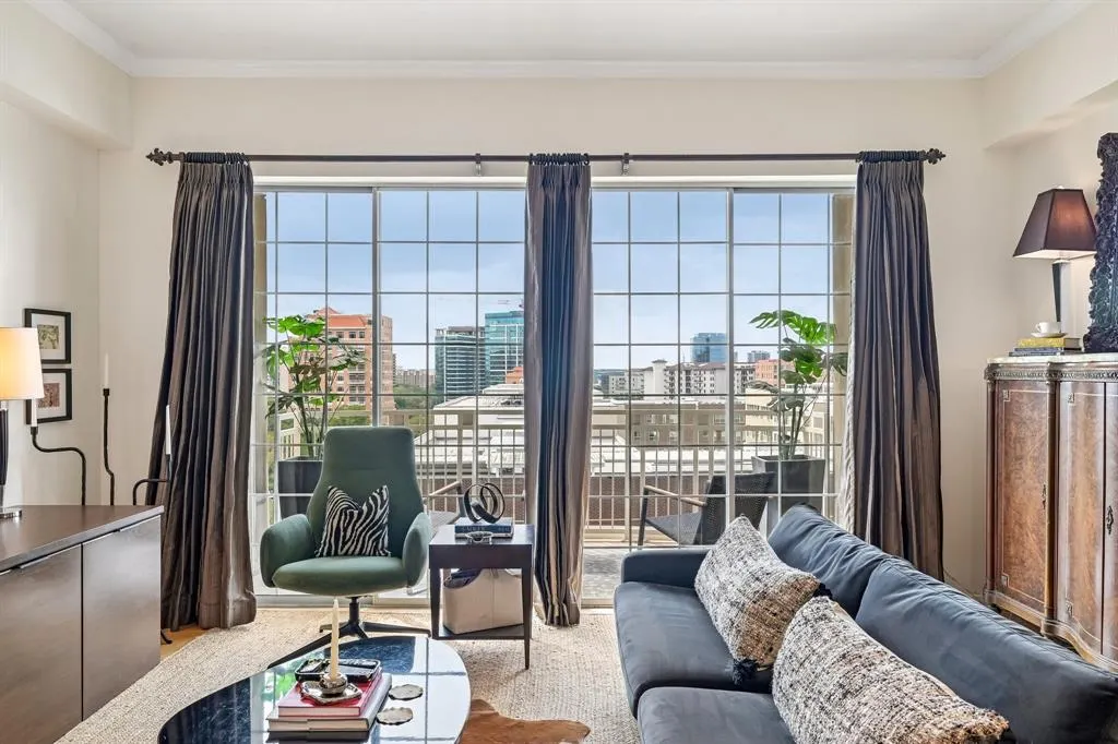 3225 Turtle Creek Boulevard #914
