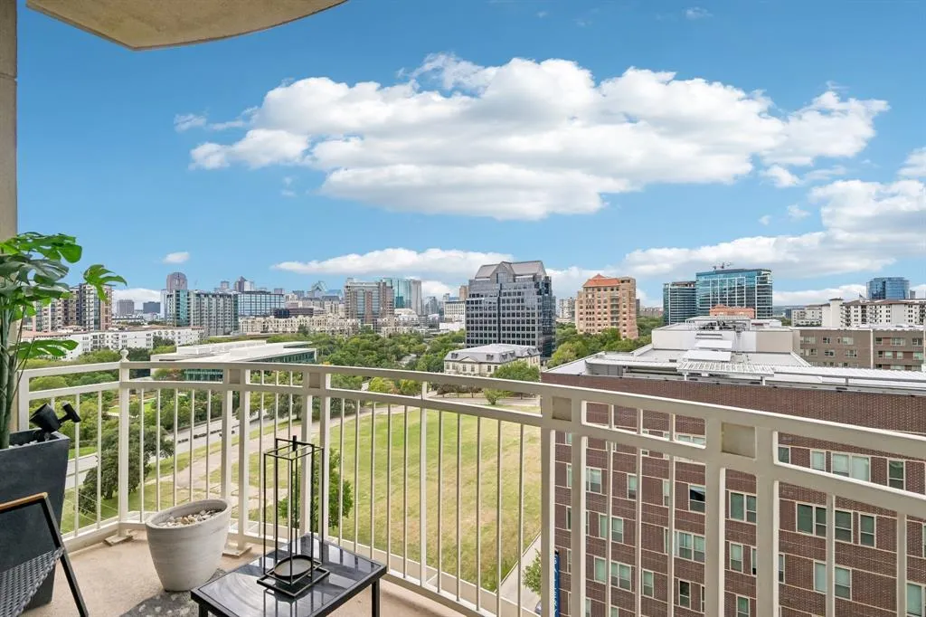 3225 Turtle Creek Boulevard #914