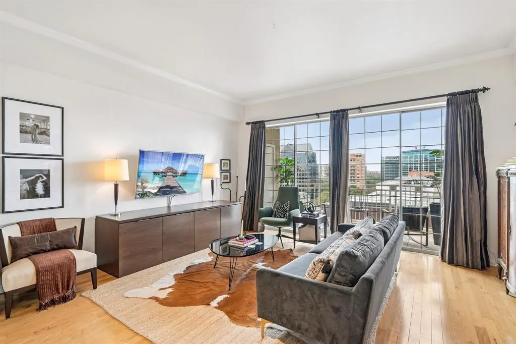3225 Turtle Creek Boulevard #914