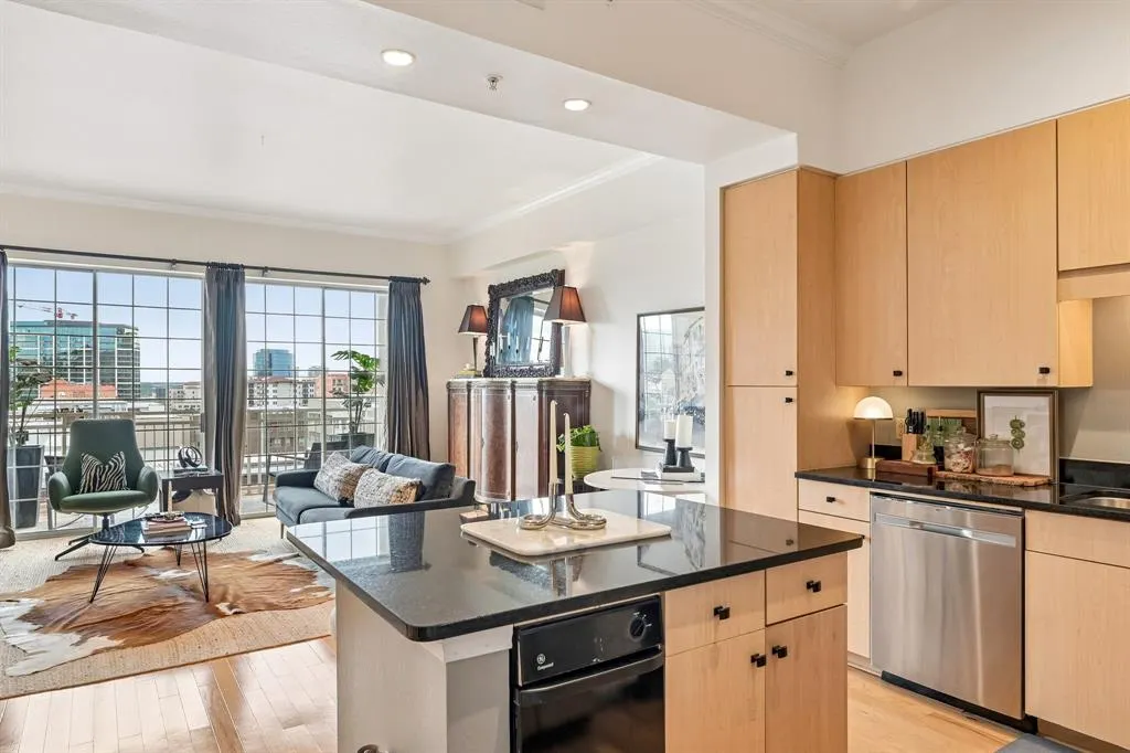 3225 Turtle Creek Boulevard #914
