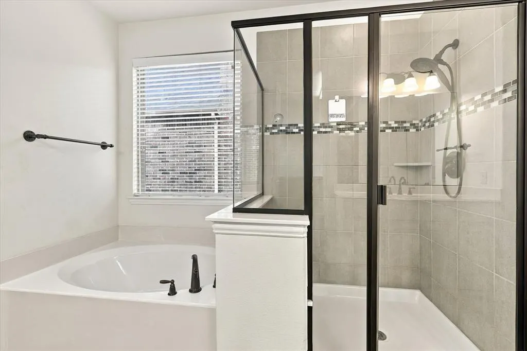 15529 Pioneer Bluff Trail