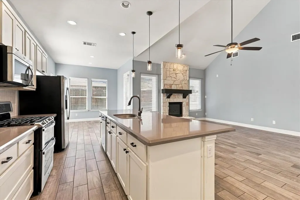 15529 Pioneer Bluff Trail