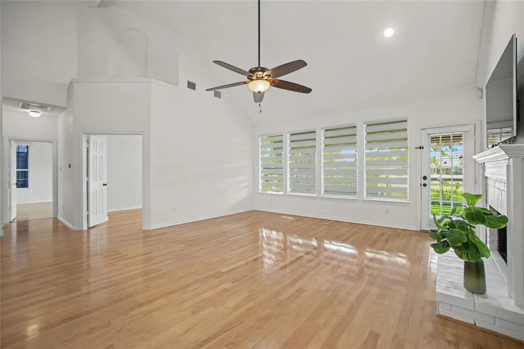 5817 Louisville Drive