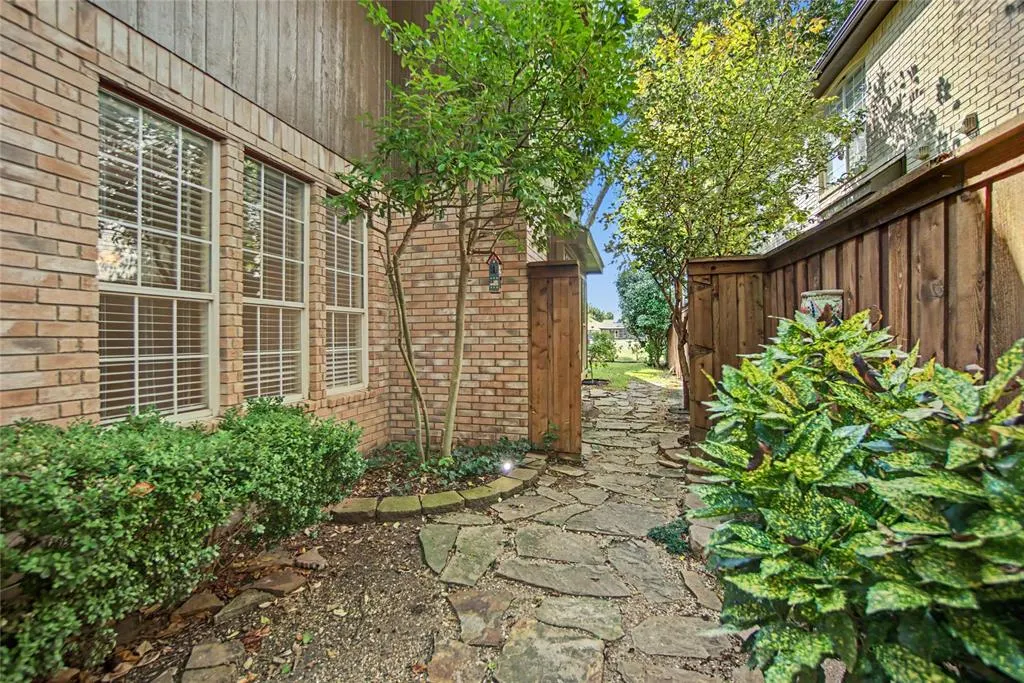 5817 Louisville Drive
