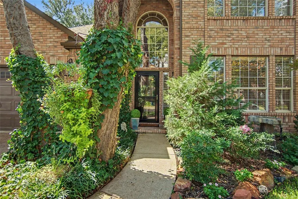 5817 Louisville Drive