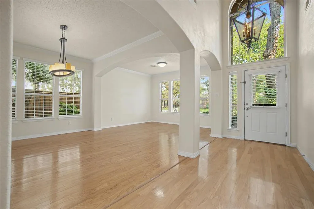 5817 Louisville Drive