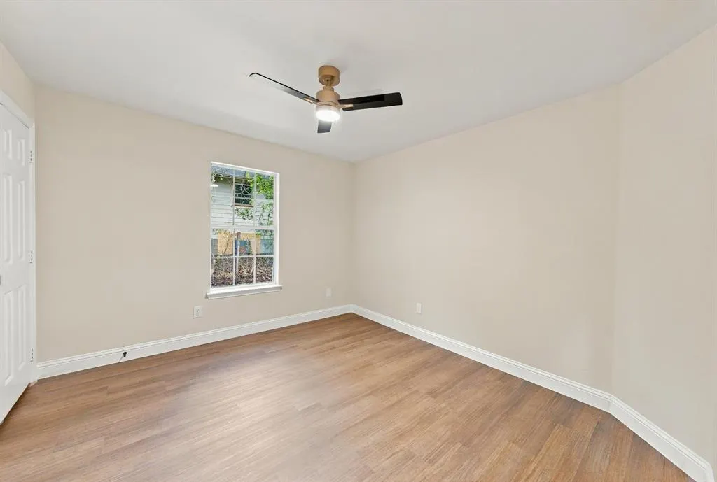 1005 1/2 W White Avenue