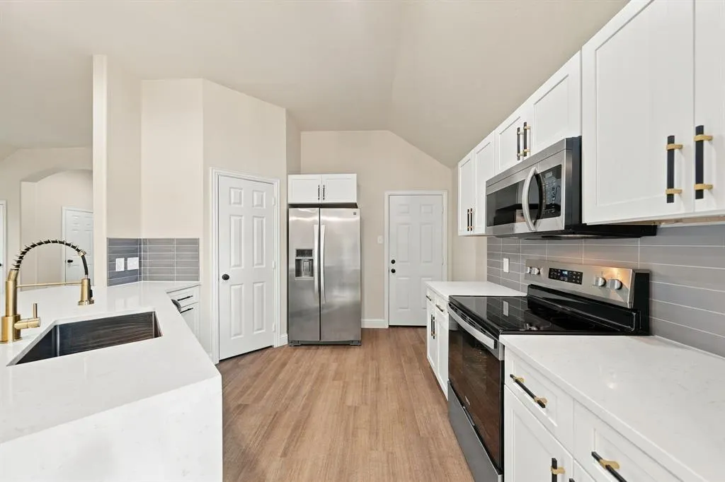 1005 1/2 W White Avenue