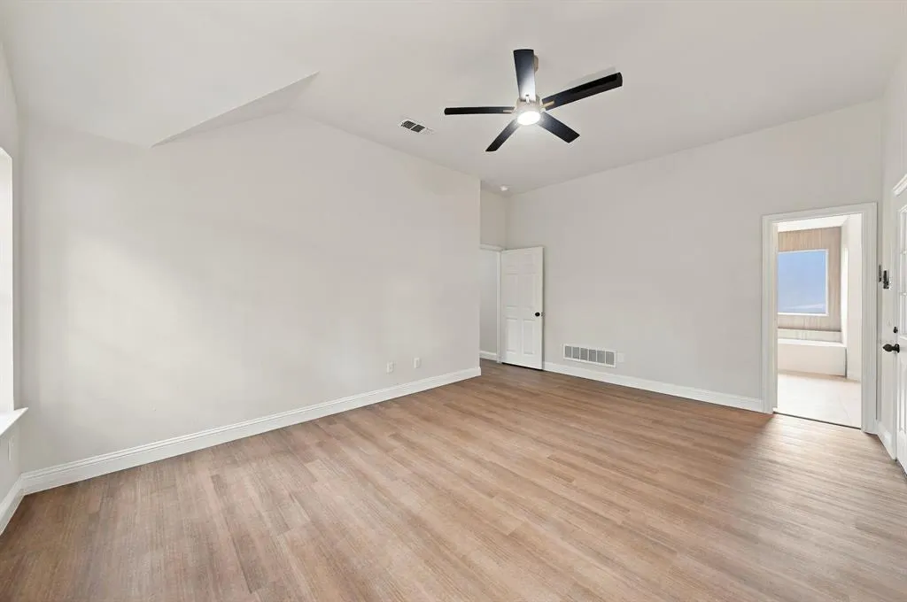 1005 1/2 W White Avenue