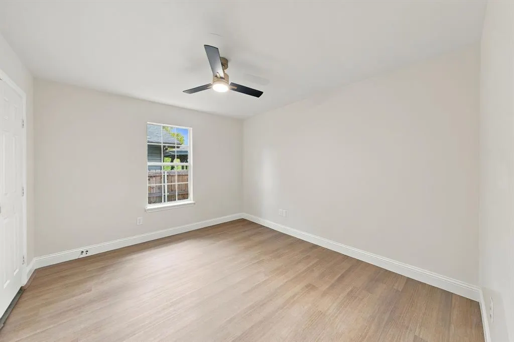1005 1/2 W White Avenue