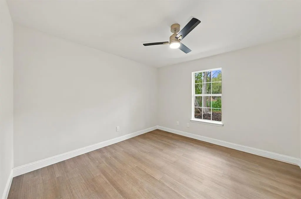 1005 1/2 W White Avenue