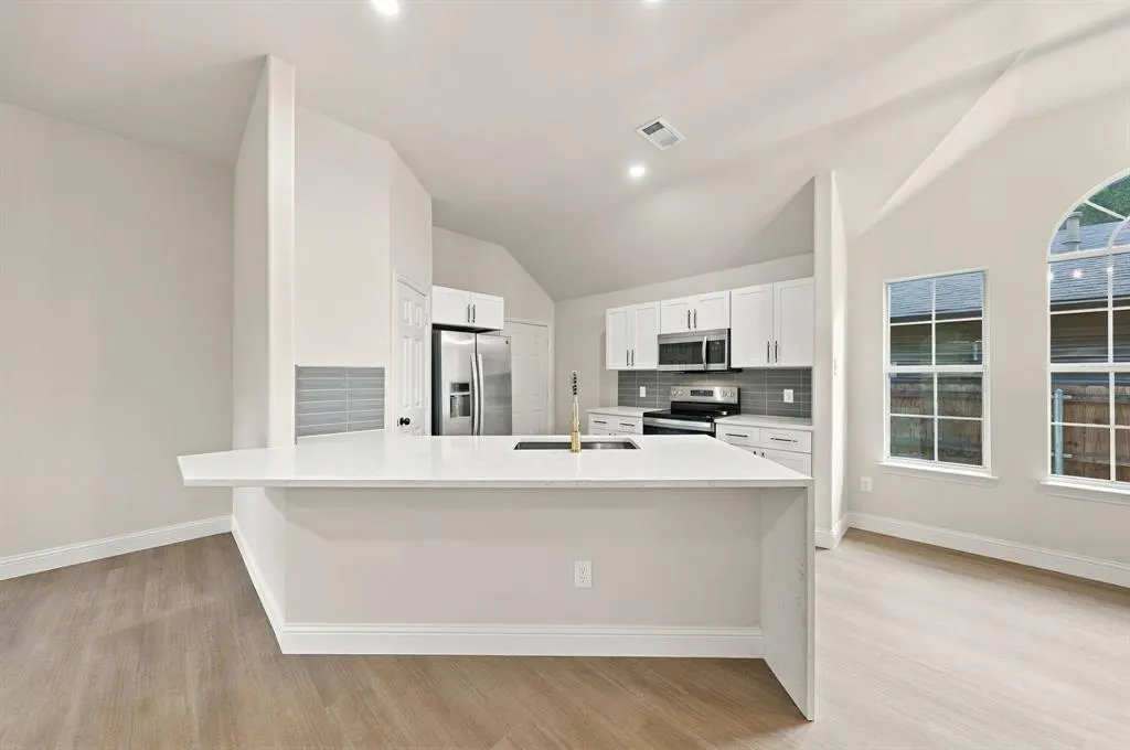 1005 1/2 W White Avenue