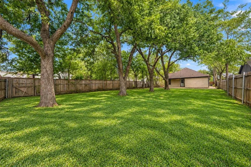 1005 1/2 W White Avenue