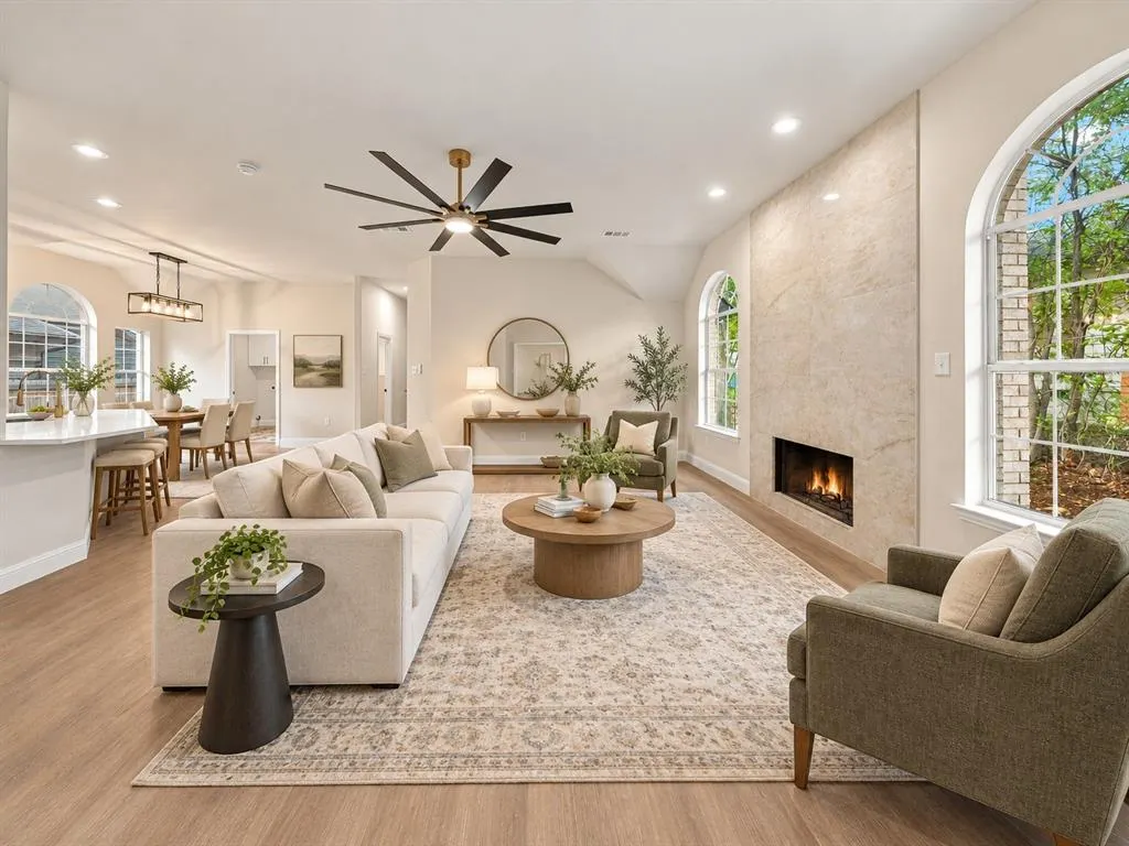 1005 1/2 W White Avenue