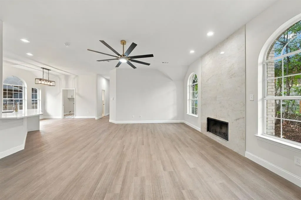 1005 1/2 W White Avenue