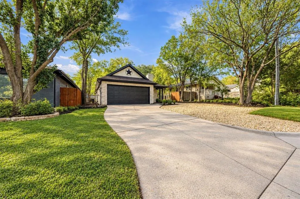 1005 1/2 W White Avenue