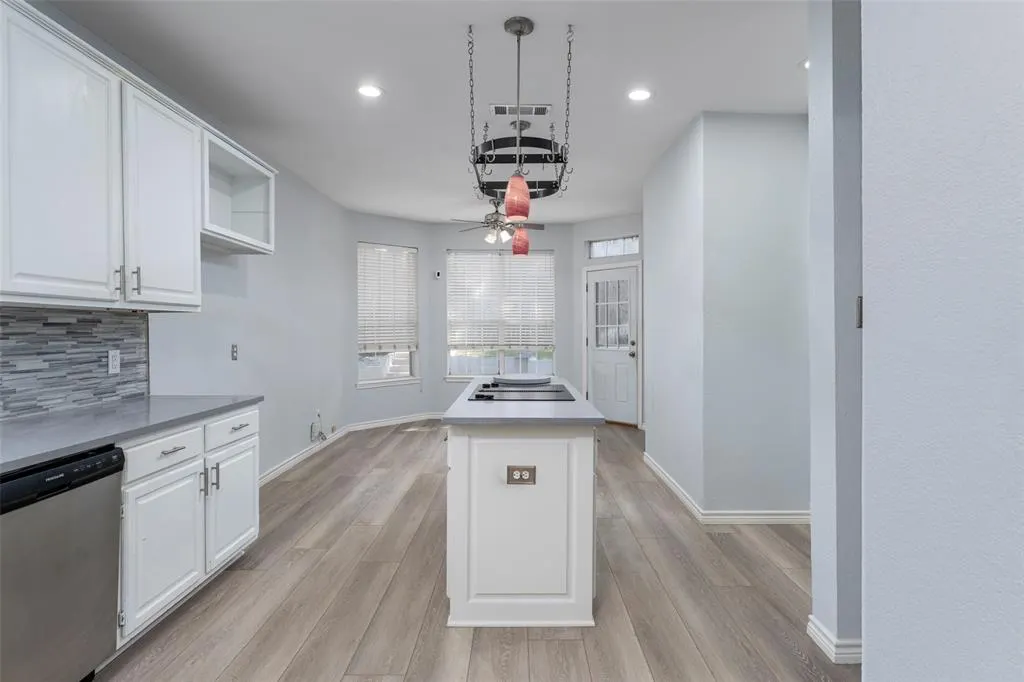 1811 Rolling Ridge Drive